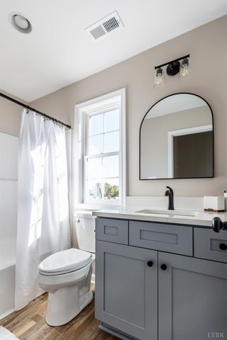 413 North Avenue, Appomattox, VA 24522