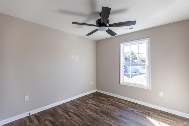 413 North Avenue, Appomattox, VA 24522