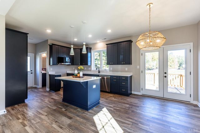 413 North Avenue, Appomattox, VA 24522