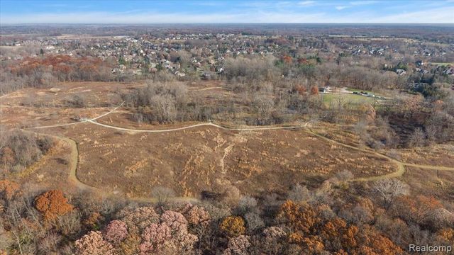 00 Collins, Oakland, MI 48306