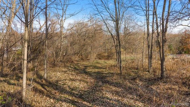 00 Collins, Oakland, MI 48306