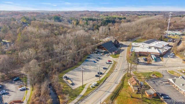 00 Collins, Oakland, MI 48306