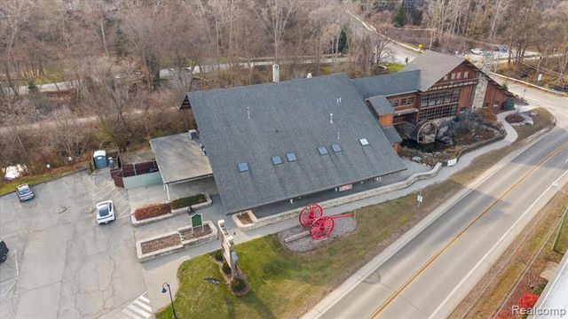 00 Collins, Oakland, MI 48306