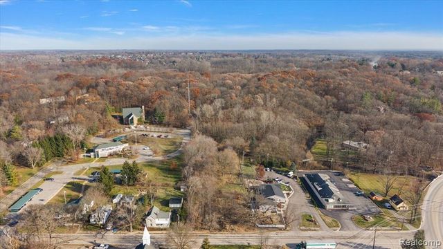 00 Collins, Oakland, MI 48306