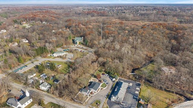 00 Collins, Oakland, MI 48306