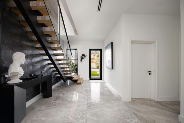1616 NE 5TH Court A, Fort Lauderdale, FL 33301