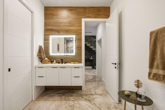 1616 NE 5TH Court A, Fort Lauderdale, FL 33301