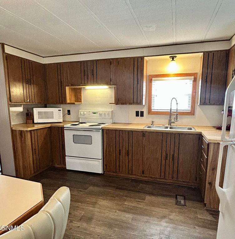 530 Becker Street, Turtle Lake, ND 58575 photo 10