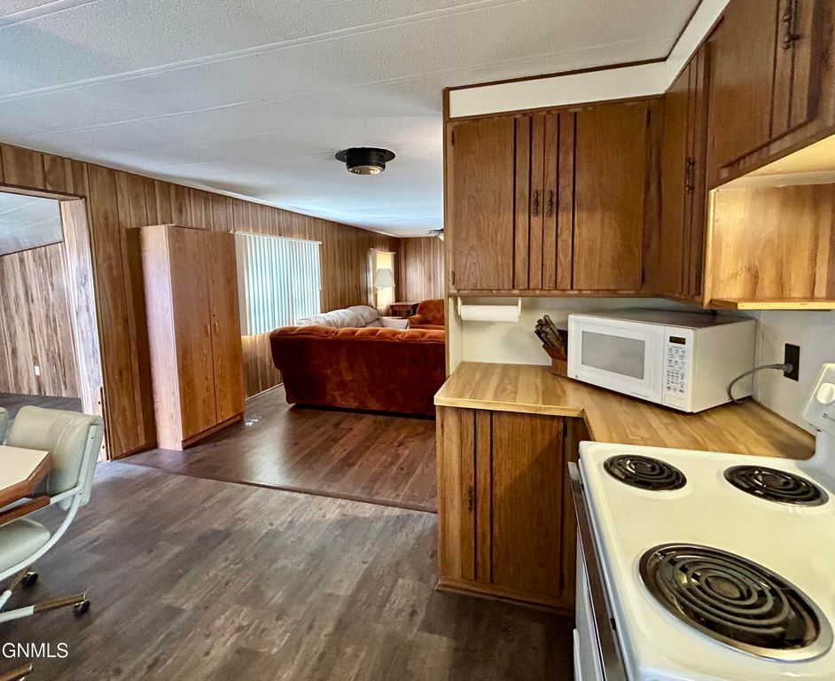 530 Becker Street, Turtle Lake, ND 58575 photo 11