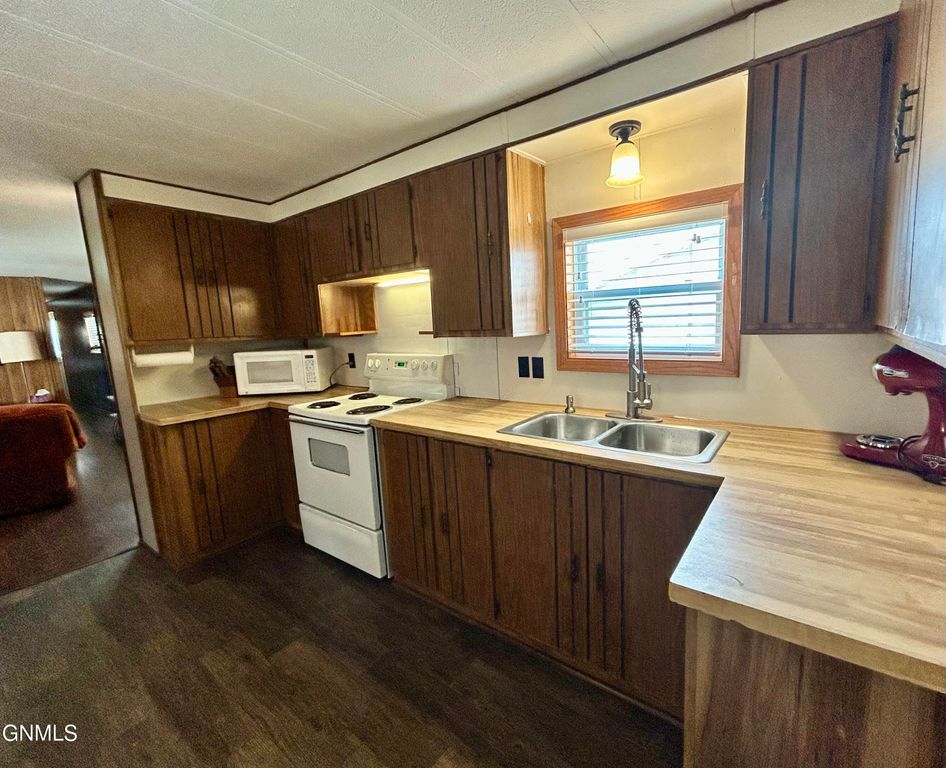 530 Becker Street, Turtle Lake, ND 58575 photo 12