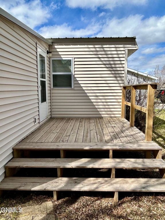 530 Becker Street, Turtle Lake, ND 58575 photo 2