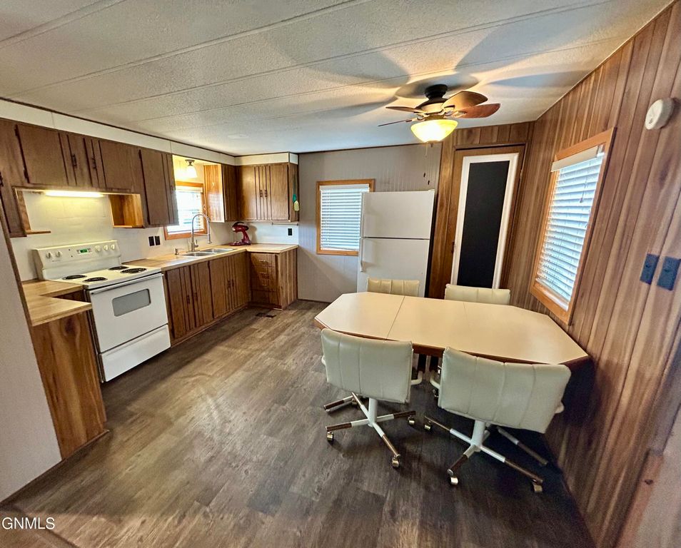 530 Becker Street, Turtle Lake, ND 58575 photo 6