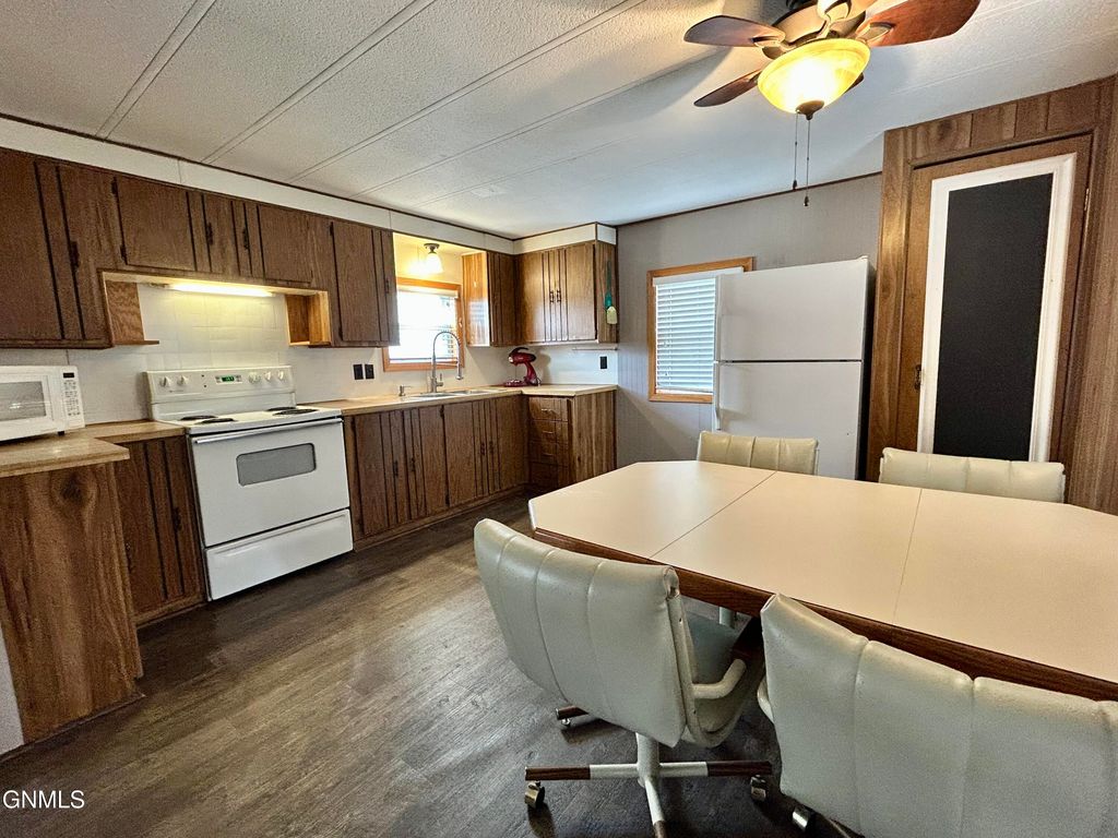 530 Becker Street, Turtle Lake, ND 58575 photo 7