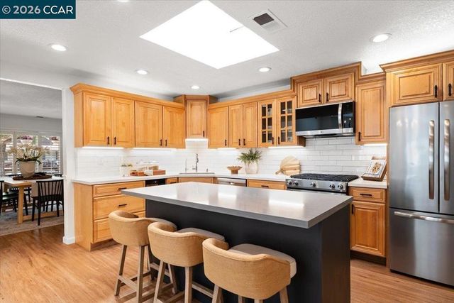 4175 Pickwick Dr, Concord, CA 94521