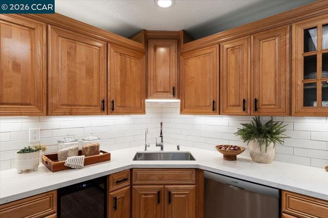 4175 Pickwick Dr, Concord, CA 94521