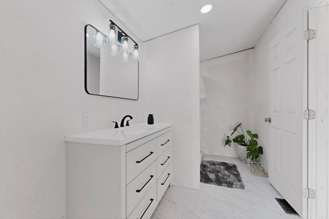 12 San Diego Loop, Los Lunas, NM 87031