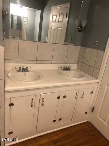 102 Woodland Drive, Johnson City, TN 37601
