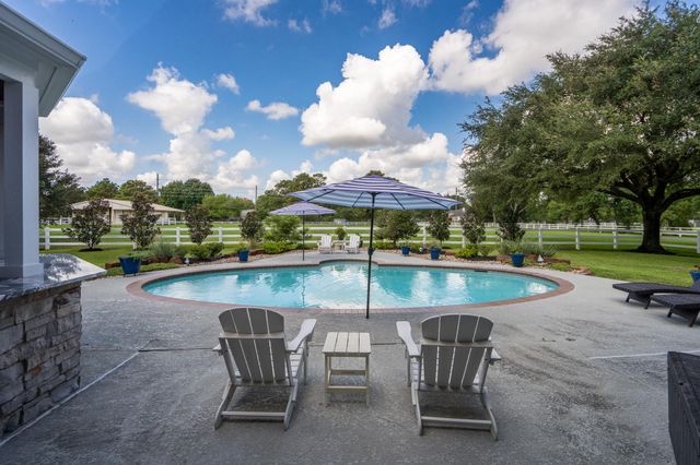 20303 Stone Lake Circle, Tomball, TX 77377