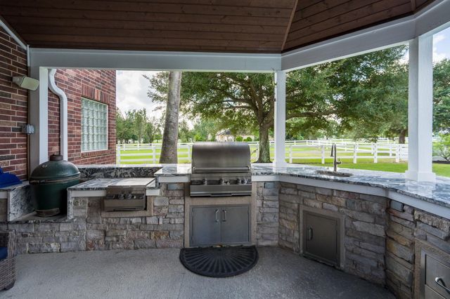 20303 Stone Lake Circle, Tomball, TX 77377