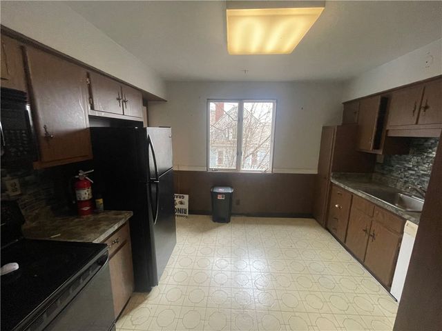 701 Thompson, Donora, PA 15033