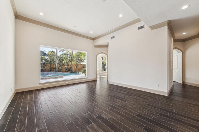 7 Club Oak Court, Kingwood, TX 77339