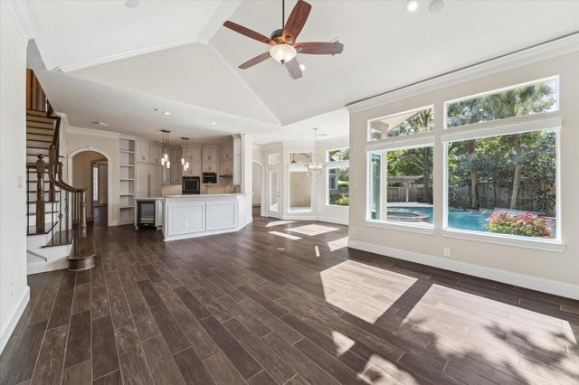 7 Club Oak Court, Kingwood, TX 77339