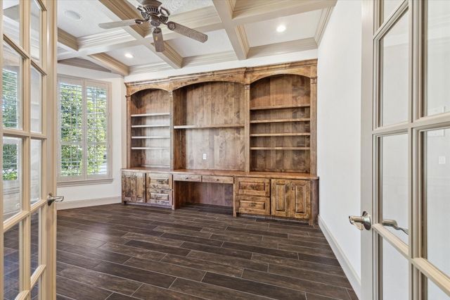 7 Club Oak Court, Kingwood, TX 77339