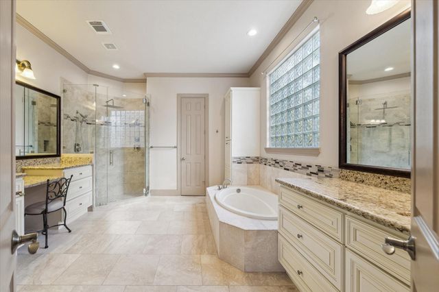 7 Club Oak Court, Kingwood, TX 77339