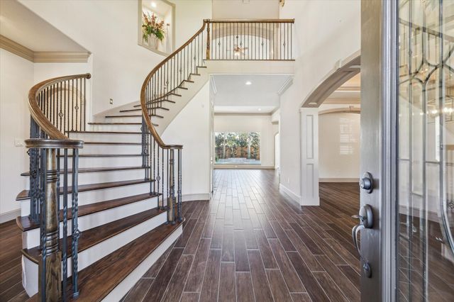 7 Club Oak Court, Kingwood, TX 77339