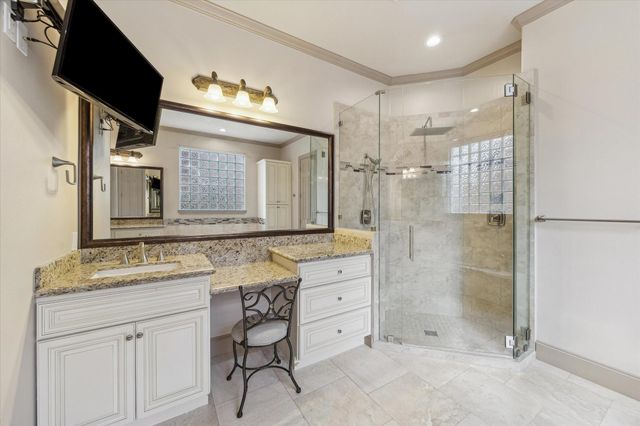 7 Club Oak Court, Kingwood, TX 77339