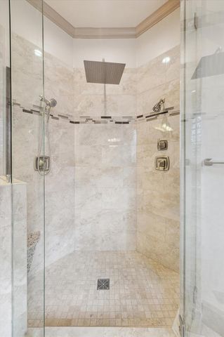 7 Club Oak Court, Kingwood, TX 77339