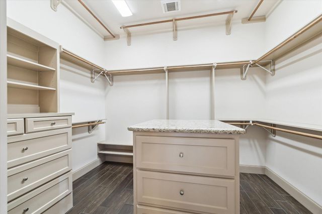 7 Club Oak Court, Kingwood, TX 77339