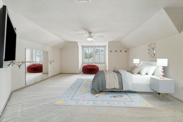 7 Club Oak Court, Kingwood, TX 77339