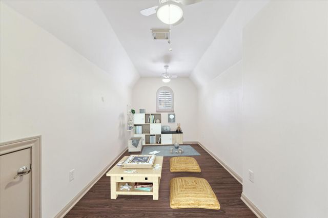 7 Club Oak Court, Kingwood, TX 77339