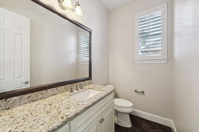 7 Club Oak Court, Kingwood, TX 77339