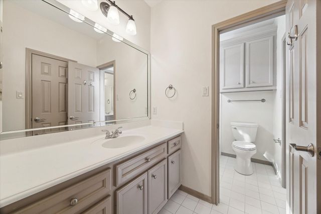 7 Club Oak Court, Kingwood, TX 77339