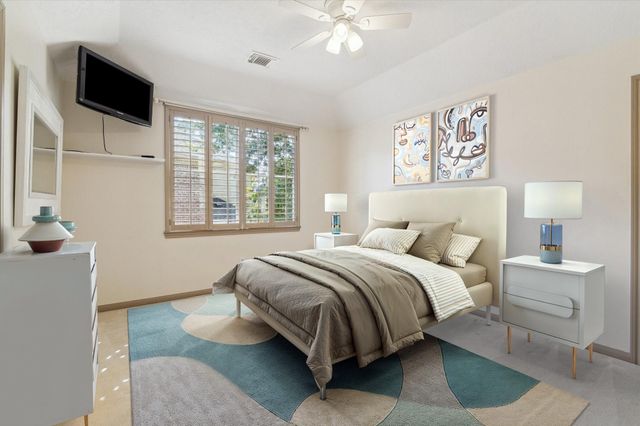 7 Club Oak Court, Kingwood, TX 77339