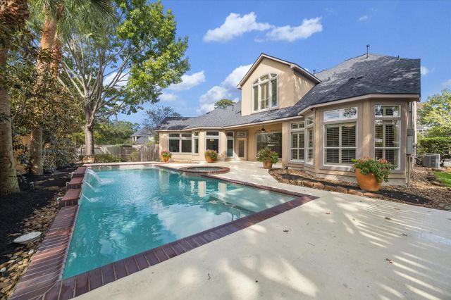 7 Club Oak Court, Kingwood, TX 77339