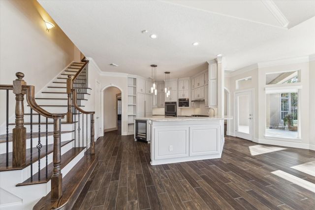 7 Club Oak Court, Kingwood, TX 77339