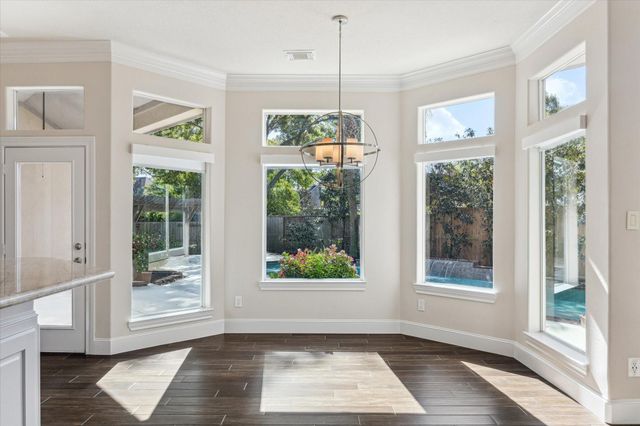 7 Club Oak Court, Kingwood, TX 77339