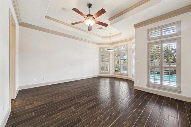 7 Club Oak Court, Kingwood, TX 77339