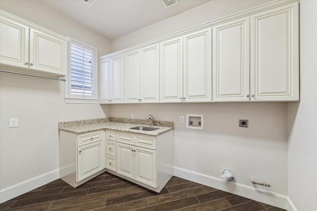 7 Club Oak Court, Kingwood, TX 77339