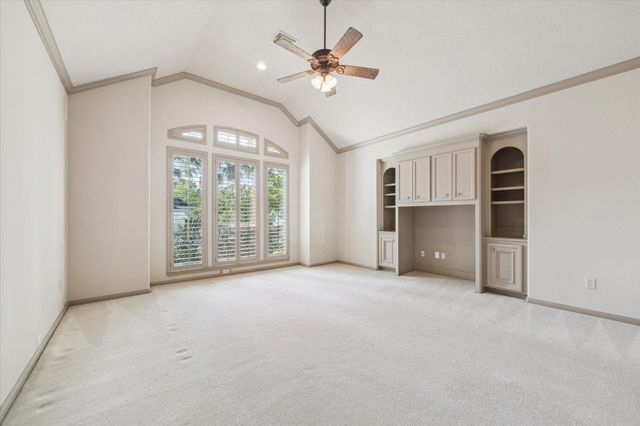 7 Club Oak Court, Kingwood, TX 77339