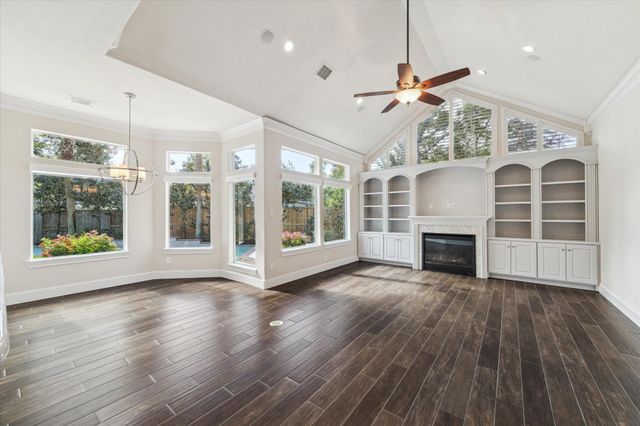 7 Club Oak Court, Kingwood, TX 77339