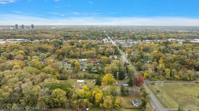 24850 W 9 Mile Road, Southfield, MI 48033
