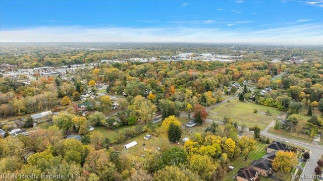 24850 W 9 Mile Road, Southfield, MI 48033