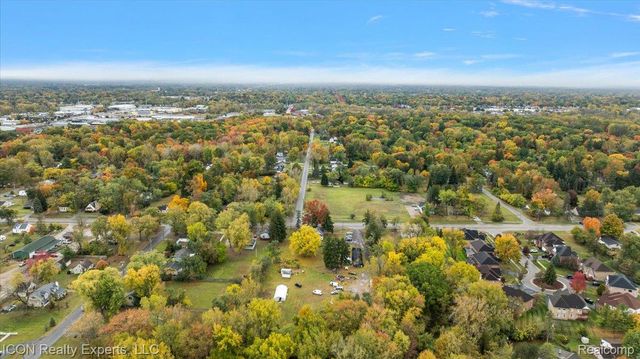 24850 W 9 Mile Road, Southfield, MI 48033