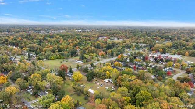 24850 W 9 Mile Road, Southfield, MI 48033