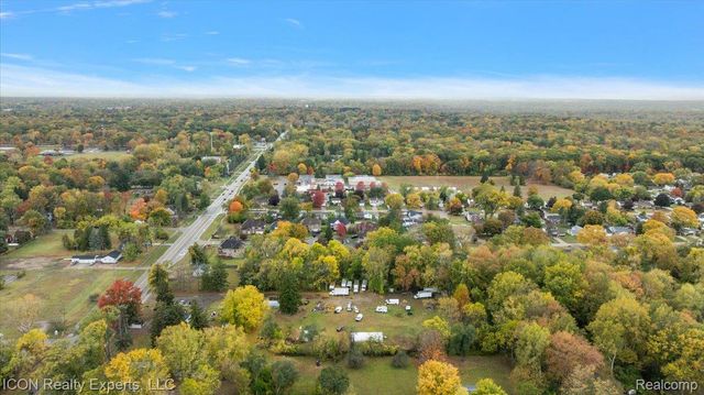 24850 W 9 Mile Road, Southfield, MI 48033