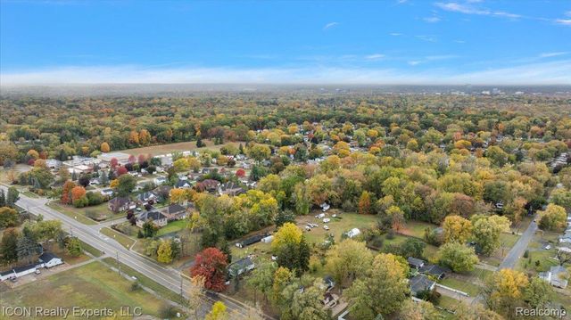 24850 W 9 Mile Road, Southfield, MI 48033